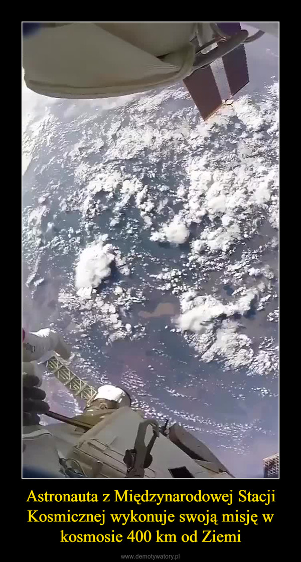 Astronauta z Międzynarodowej Stacji Kosmicznej wykonuje swoją misję w kosmosie 400 km od Ziemi –  